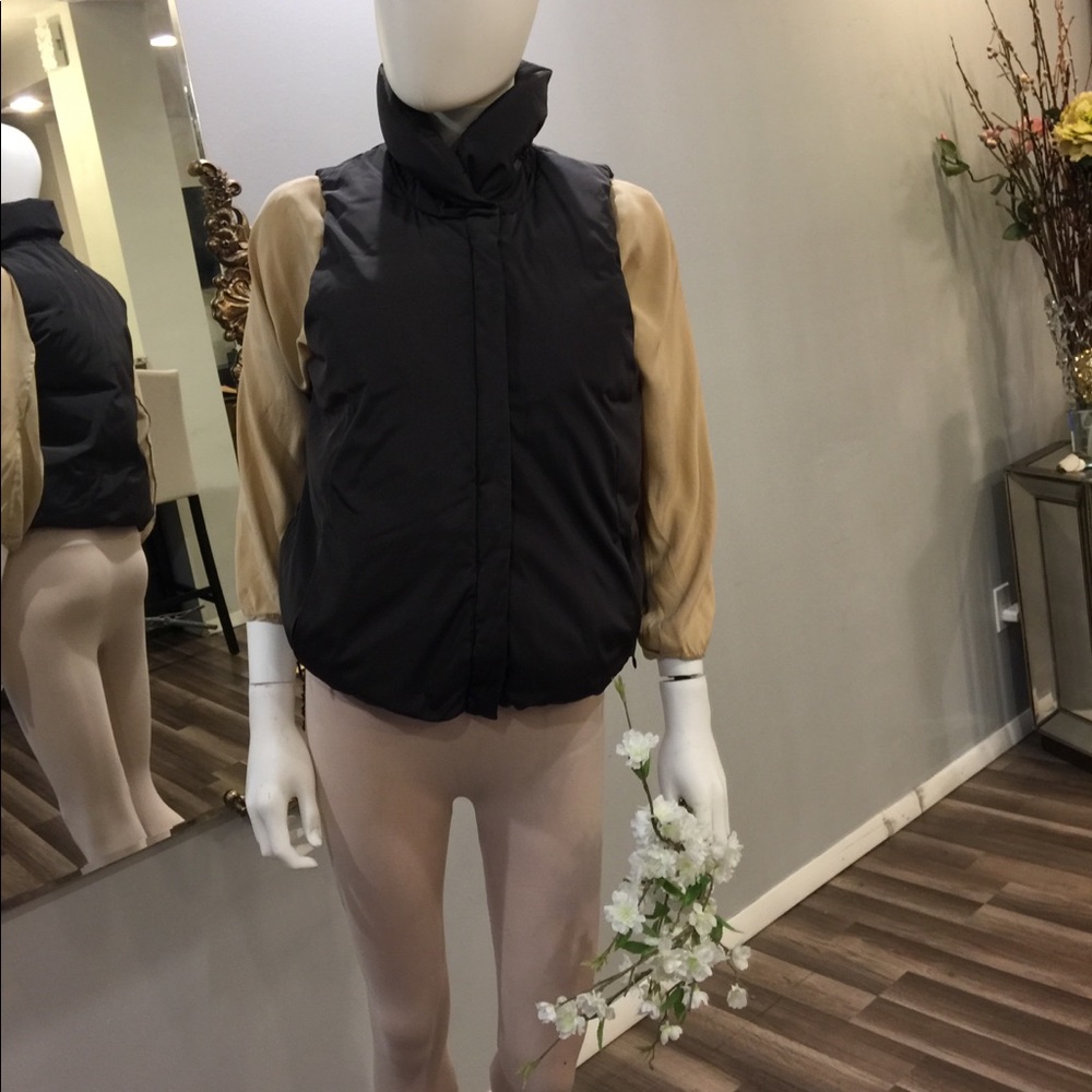 Gap vest 🎉🎉🎉 sold 🎉🎉 - Picture 3 of 6